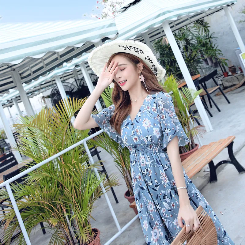 Шифоновое платье миди с цветочным принтом коротким рукавом и V образным