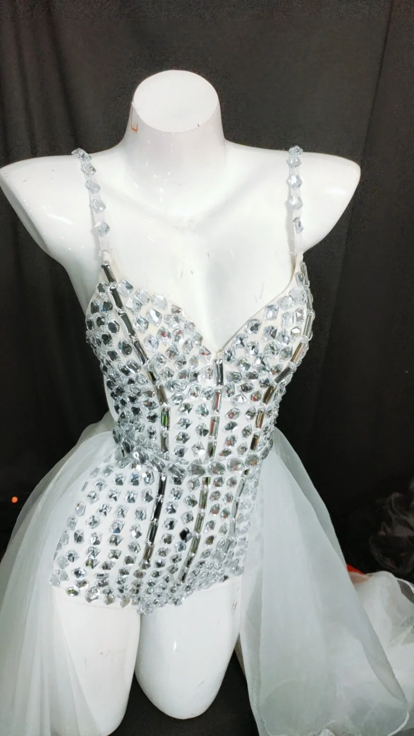 Белый полный стразы на сетчатой основе хвостовой комбинезон женский день