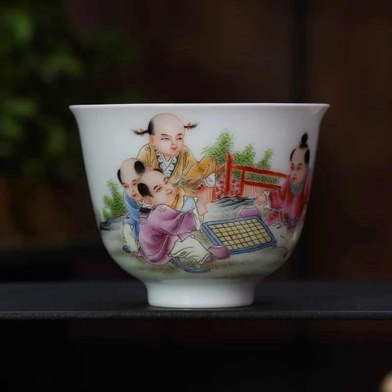 

Changwuju in Jingdezhen the handpainted famille rose porcerlain tea cup for host use painted by Jinhongxia