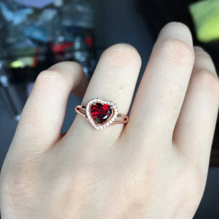 

KJJEAXCMY fine jewelry Natural pomegranate stone lady ring 925 pure silver mouth triangle