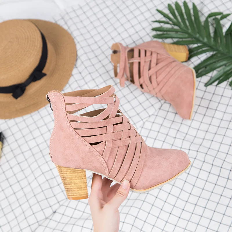 Весенние женские короткие ботинки ботильоны на высоком каблуке с перфорацией