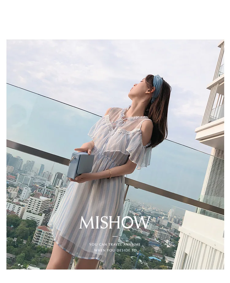 Mishow Шифоновое платье в полоску с открытыми плечами MX18B1258