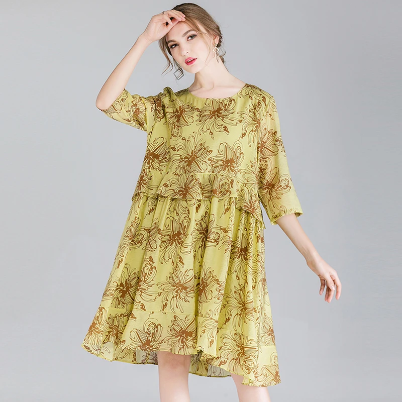 Платье женское шелковое средней длины с рукавом до локтя и оборками на