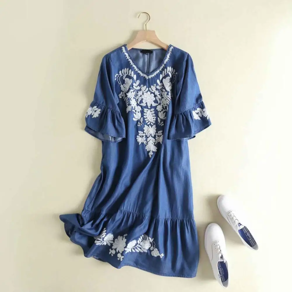 as the picture Women Vintage Blue Denim Dress Lady V Neck Flare Sleeve Summer Casual Floral Embroidery Dress Plus Size vestido - Цвет: as the picture