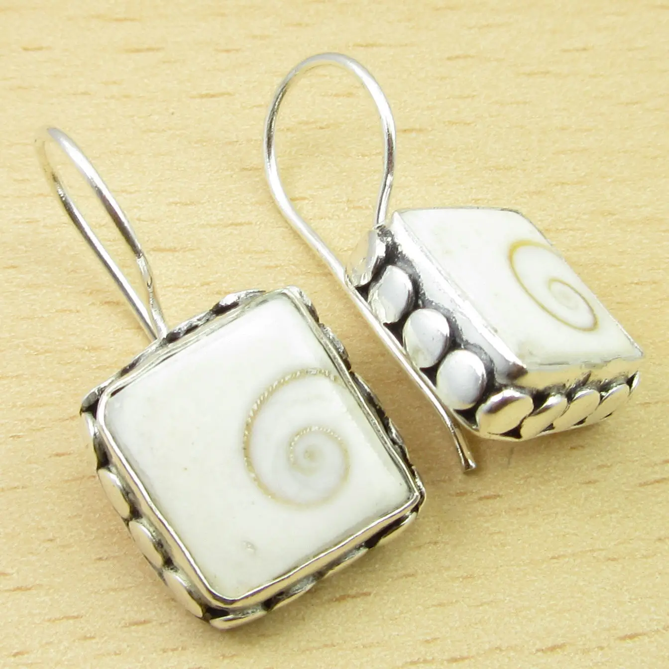 Серебряный наложения подлинной индийской глаз шивы захватывающие Серьги 1 1/8