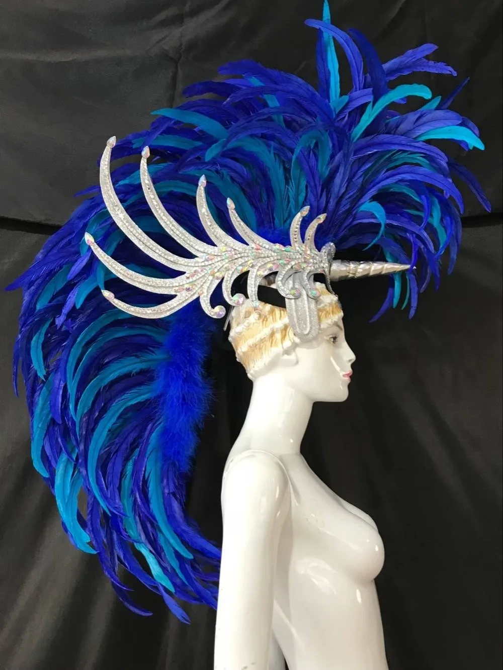 Lo spottacolo di danza copricapo di piume di accessori di abbigliamento La FESTA La Maschera IL Festival