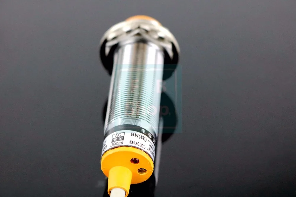 Индуктивный датчик приближения с двумя проводами переменного тока NO 5 мм M18