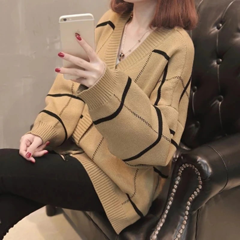 Женский трикотажный кардиган с рукавами летучая мышь и V-образным вырезом |