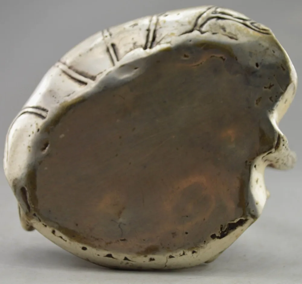 

Collectible Decorated Old Handwork Tibet Silver Carved Frog On Lotus Statue