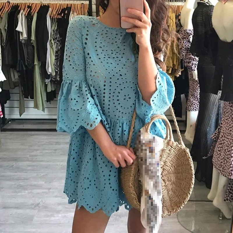 TWOTWINSTYLE Сексуальные Мини кружевные платья для женщин с расклешенными рукавами, открытое пляжное летнее платье, женская повседневная одежда, новинка, большие размеры