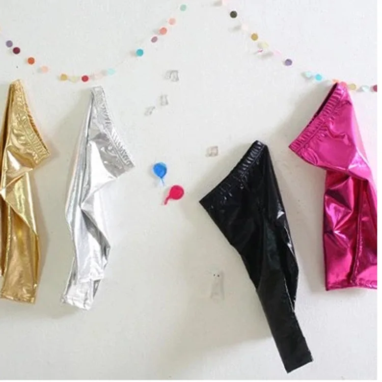 Детские кожаные штаны легинсы с бронзовым принтом для девочек облегающие