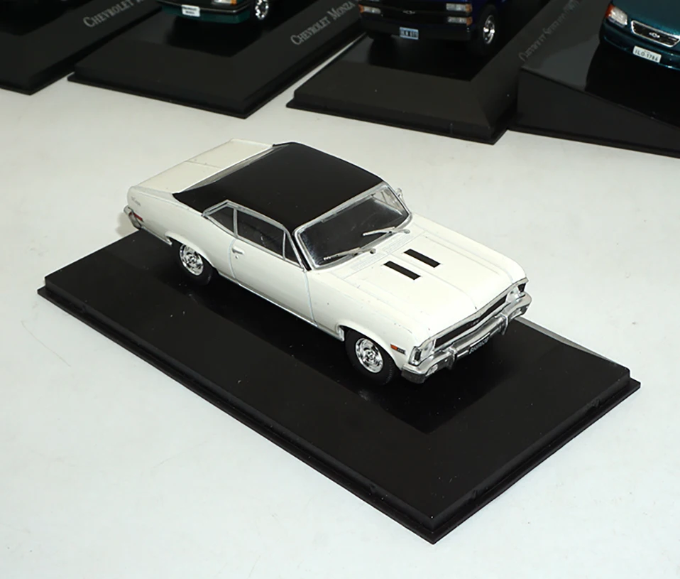 Модель автомобиля 1:43 Металл Ретро-игрушка автомобиль 2 шт Abs литая игрушка автомобиль Рождественский подарок для CHEVEROLET CHEVY SS/500 SL/E