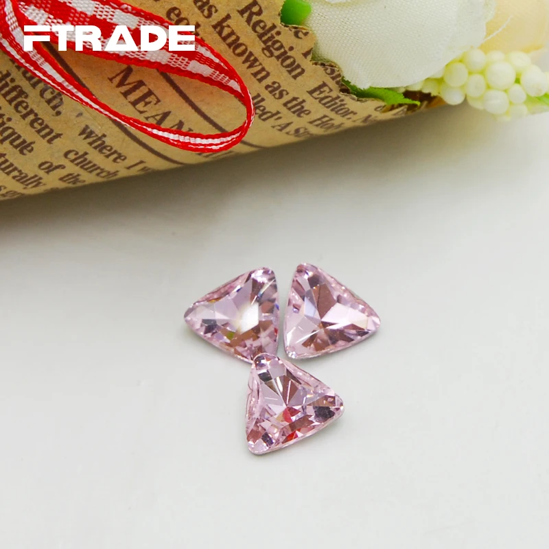 Светильник розовый кристаллический стеклянный точечный задний трехугловой