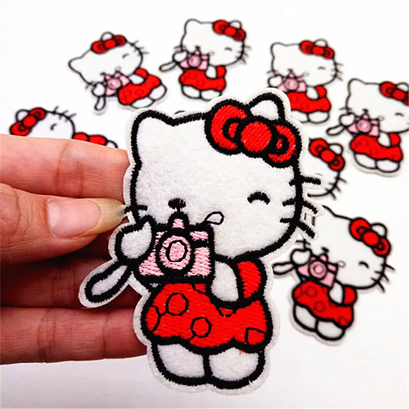 Комплект детской одежды из 3-х предметов с изображением рисунок Hello Kitty держит