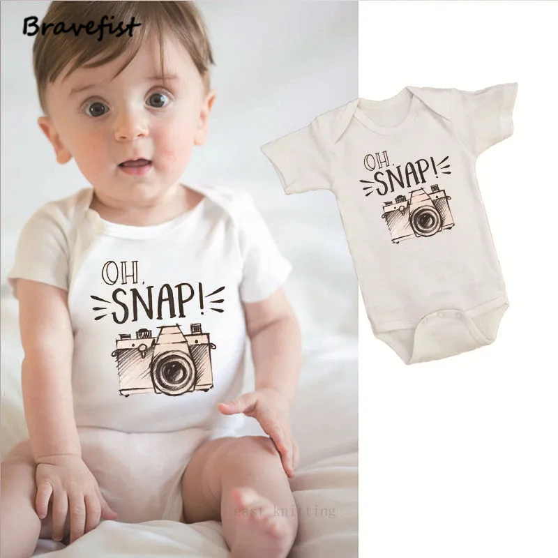 Белый Камера с принтом для маленьких мальчиков и девочек летние комбинезоны из