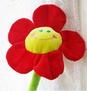 Мультяшные домашние игрушки, многофункциональные улыбающиеся Подсолнухи, плюшевые растения, украшение детской кровати, украшение комнаты, занавес, пряжка - Цвет: red