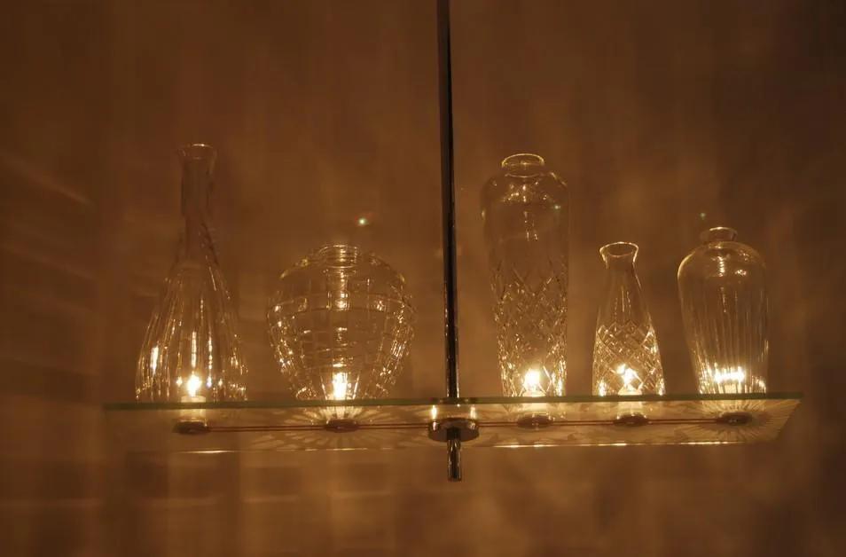 Творчество классика стеклянная бутылка искусства висит современный