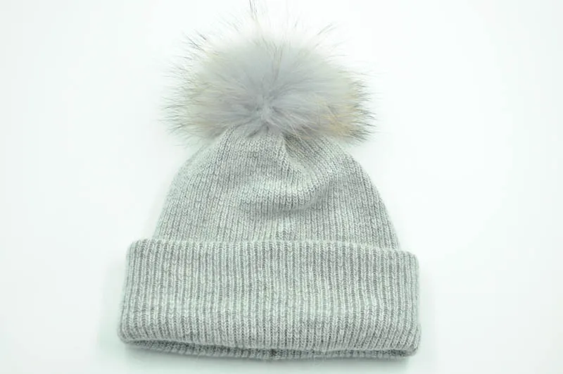 Light grey match fur Зимняя женская шерстяная шапка из натурального меха енота с помпонами в полоску Осенняя вязаная шапка для женщин Skullies шапка с натуральным мехом помпоном шапка - Цвет: Light grey match fur
