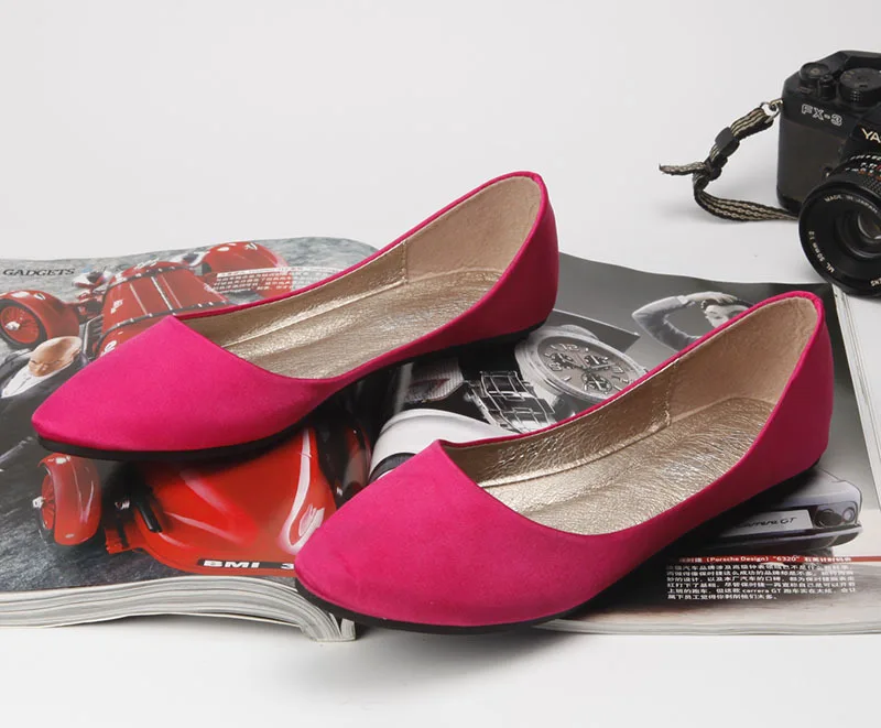 Туфли женские атласные с острым носком лоферы дышащие удобные без застежки