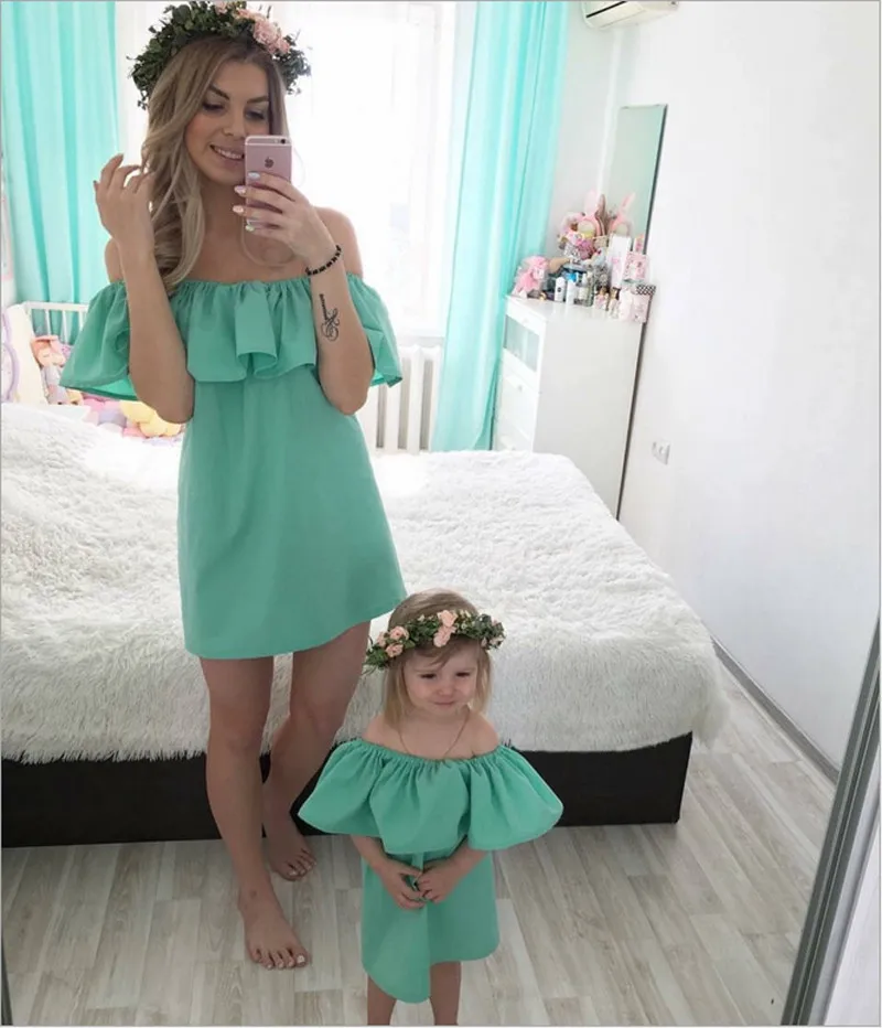 Модная одежда платье для мамы и дочки с листьями лотоса летний однотонный костюм