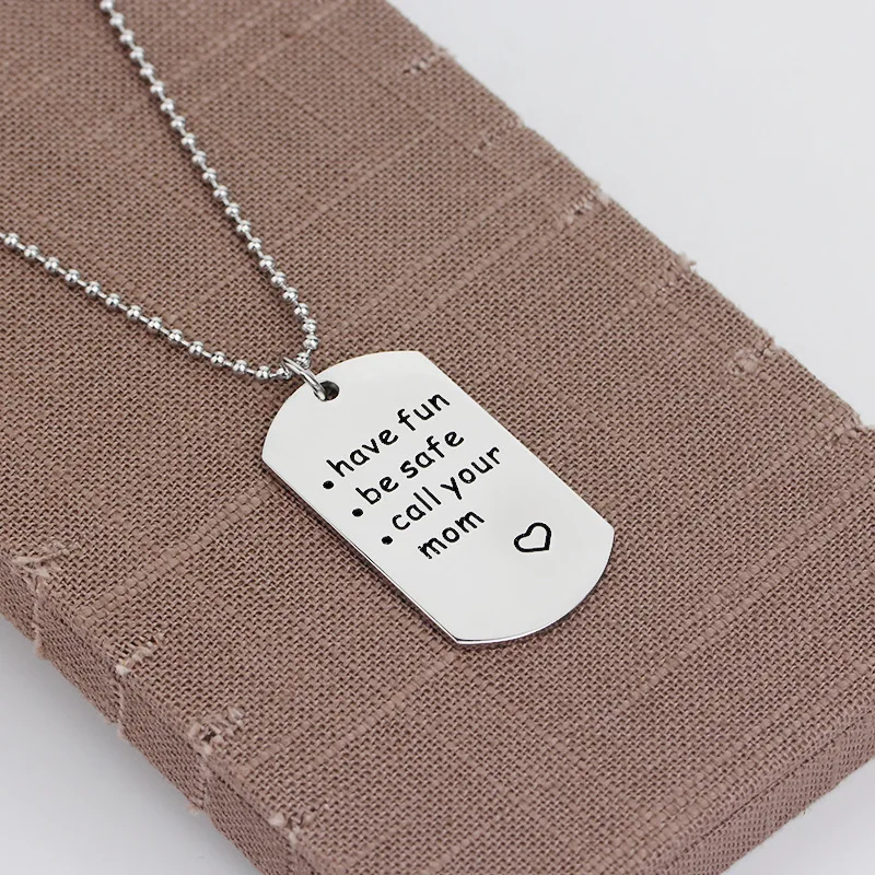 Модные подарки на выпускной брелок 2018 Веселитесь с надписью Будьте в