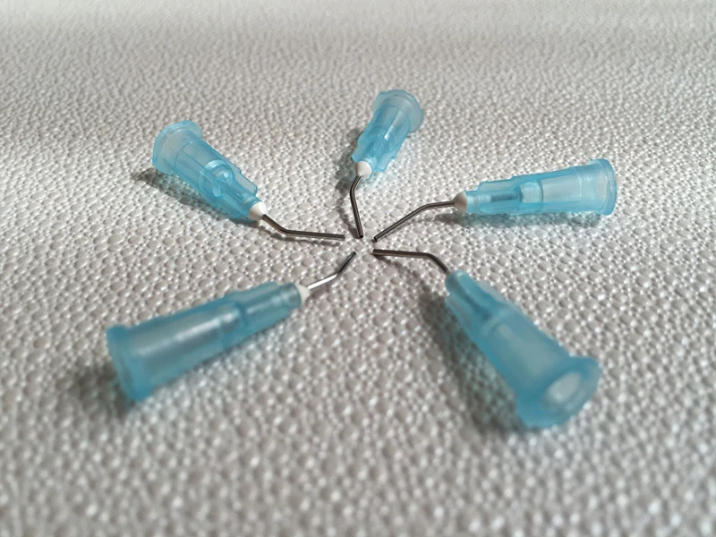 Предварительно изогнутые игольчатые наконечники светло голубой 22 Калибр 100 шт