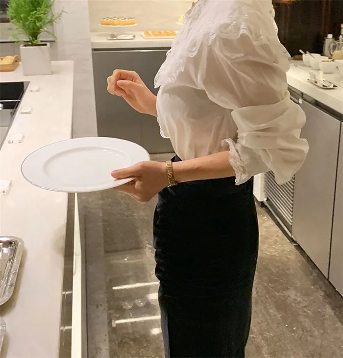 Женская офисная блузка RUGOD однотонная кружевная с круглым вырезом и воротником