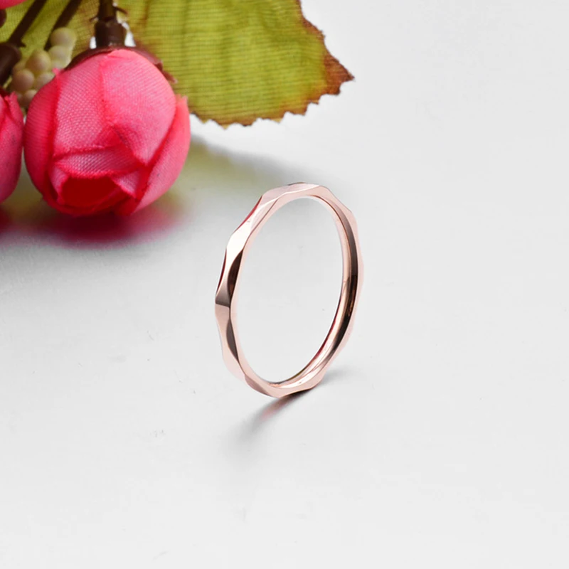 Женское кольцо из титановой стали элегантное цвета розового золота с