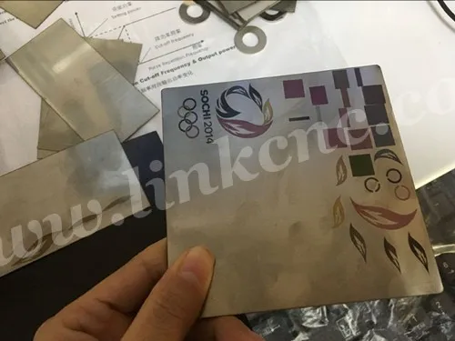 Небольшой закрытый комплект волоконная лазерная маркировка по металлу визитная