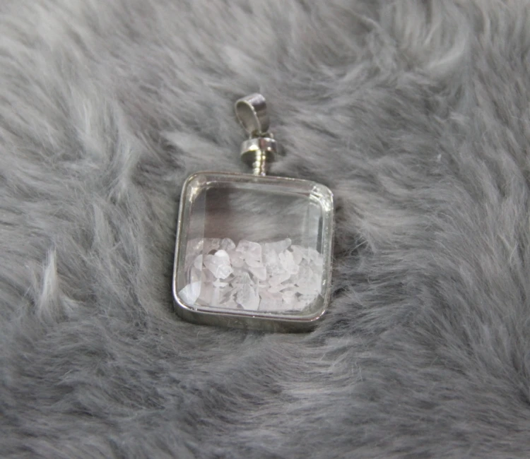 

White Crystal Quartz Necklaces Pendant Built-in Color Stone Crystal Pendant Necklace Women Jewelry Accessories