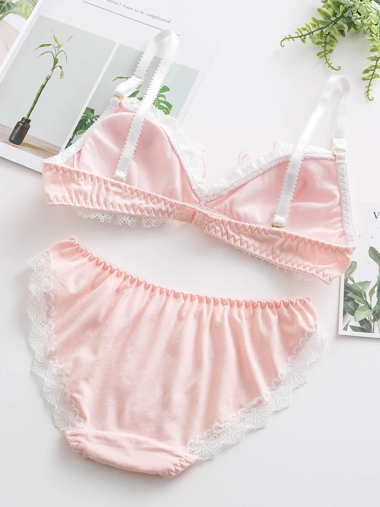 Бюстгальтер без косточек с кружевными оборками милый женский комплект