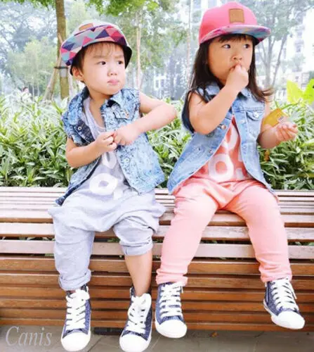 Комбинезон для маленьких мальчиков и девочек без рукавов с буквенным принтом