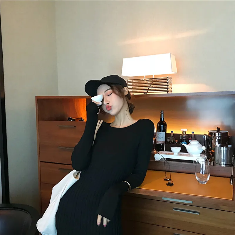 Женское трикотажное платье миди с круглым вырезом трапециевидного