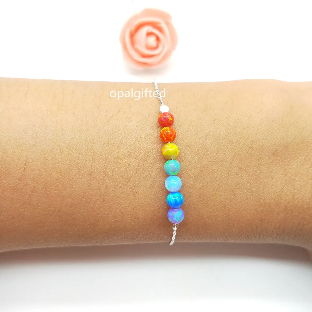 (1 шт/лот) Новый модный браслет с 4 мм опаловыми бусинами в радужных цветах с серебряными вставками 925 с 7 синтетическими круглыми опаловыми шариками. Подарочный браслет.