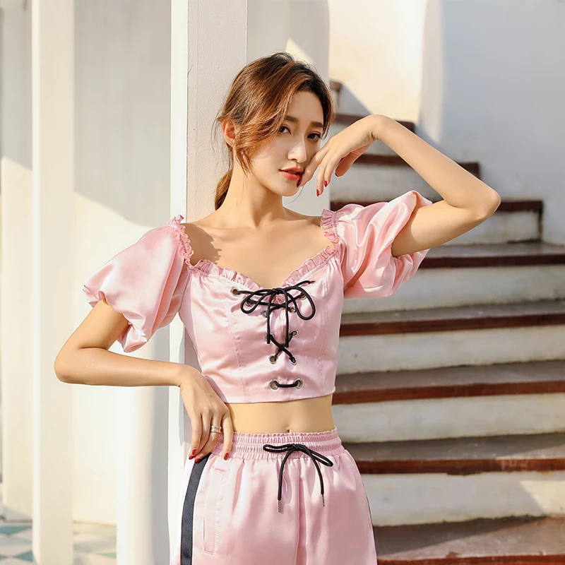 Летняя мода 2019 уличная одежда WHITNEY WANG сексуальные атласные топы на шнуровке с