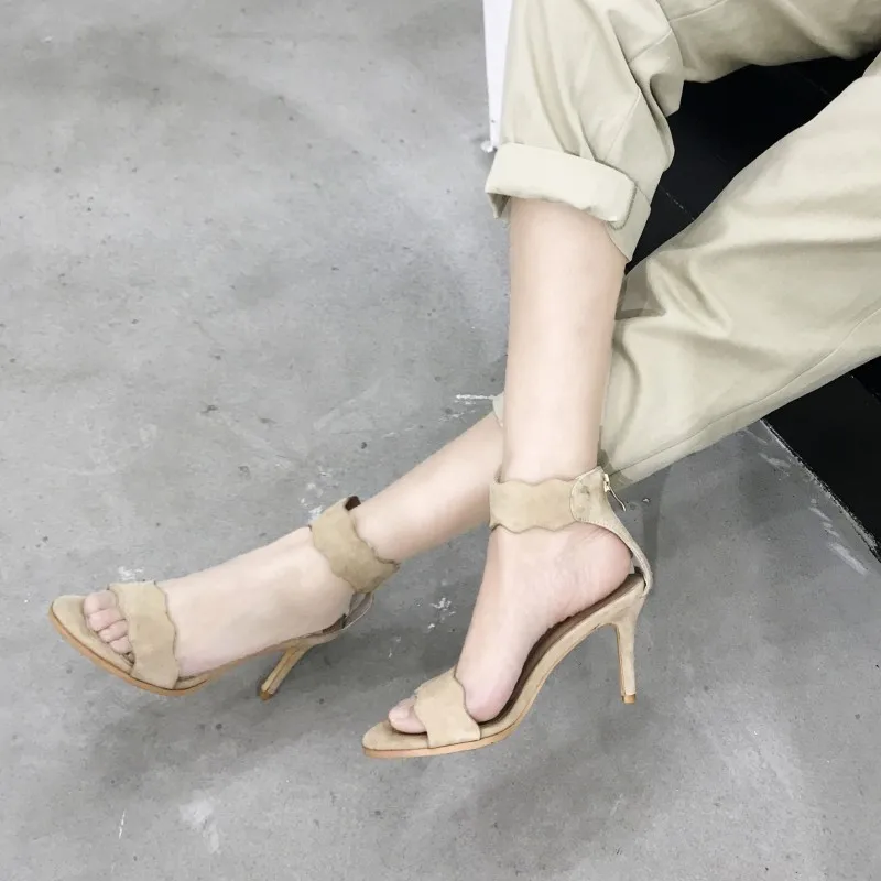 Женские босоножки на высоком каблуке Arden Furtado фиолетовые с ремешком щиколотке