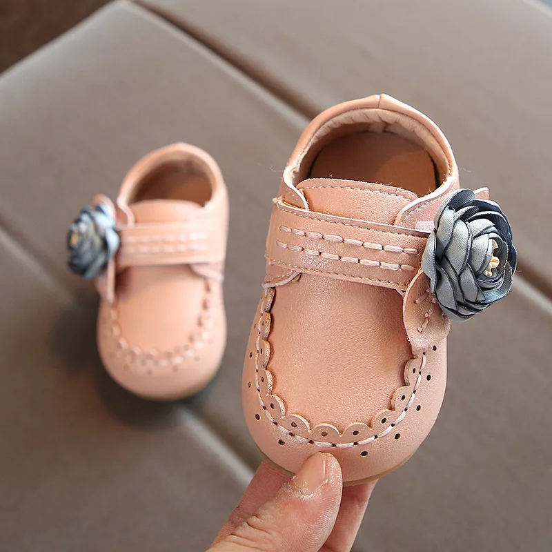 Кожаная обувь для девочек с цветами Новинка весна осень 2018 детская малышей