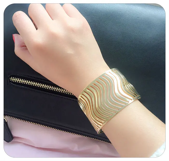 Новинка Модный популярный модный изысканный золотистый браслет F &amp U 2017 |