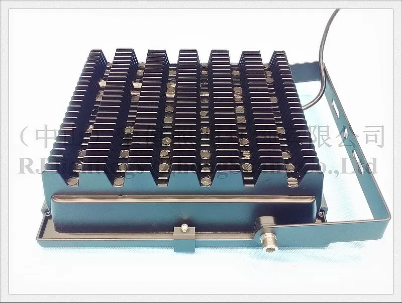 Новый светодиодный прожектор с радиатором нового поколения, мощностью 100 Вт (2 х 50 Вт) COB AC85-265V 10000lm, степень защиты IP65, сертификат CE, закаленное стекло, алюминиевый корпус.