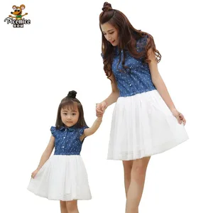 Платье для мамы и дочки, летняя семейная одежда 2021, платье для мамы и дочки, подходящая одежда, синее и белое платье для детей и женщин