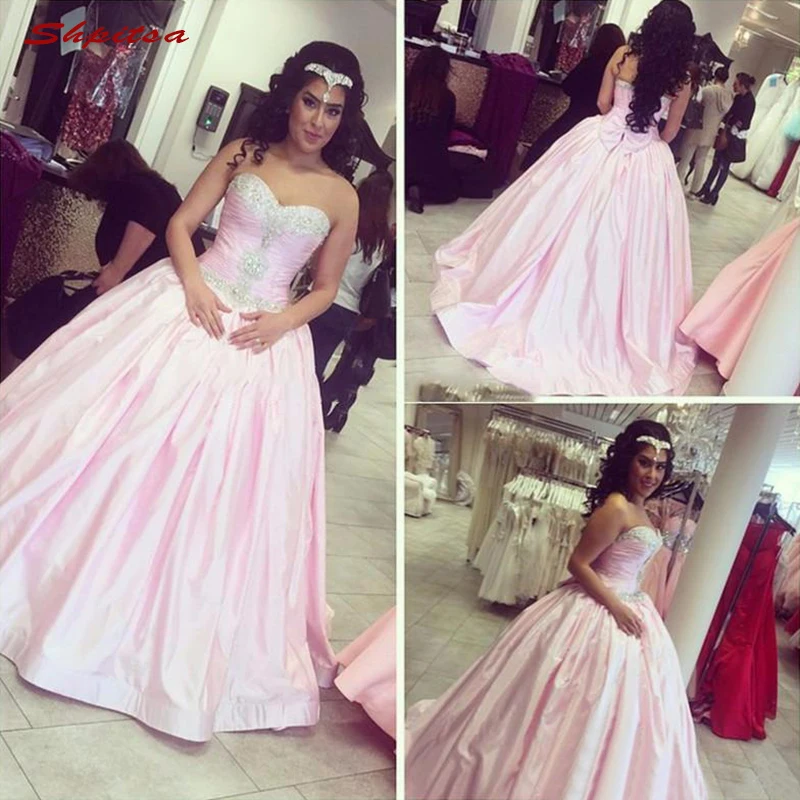 

Pink Ball Gown Quinceanera Dresses Luxury Crystals Sweetheart Prom Masquerade Princess Sixteen Sweet 16 Dress For 15 Years Old