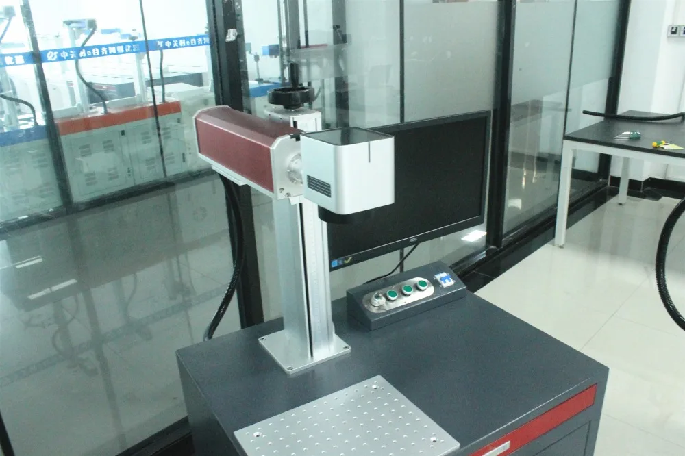 Raycus волоконная лазерная маркировочная машина для маркировки металла из