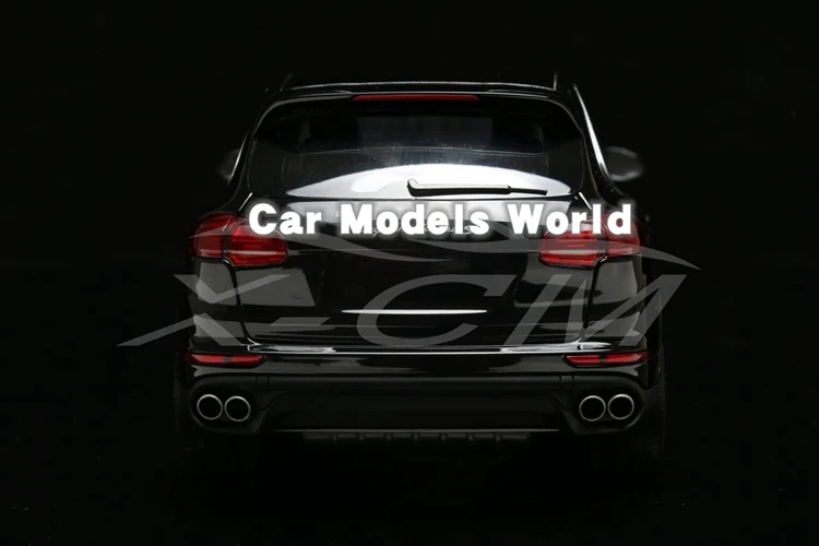 Литая модель автомобиля для мини-хамов Cayenne Turbo S 1:18(черный)+ маленький подарок