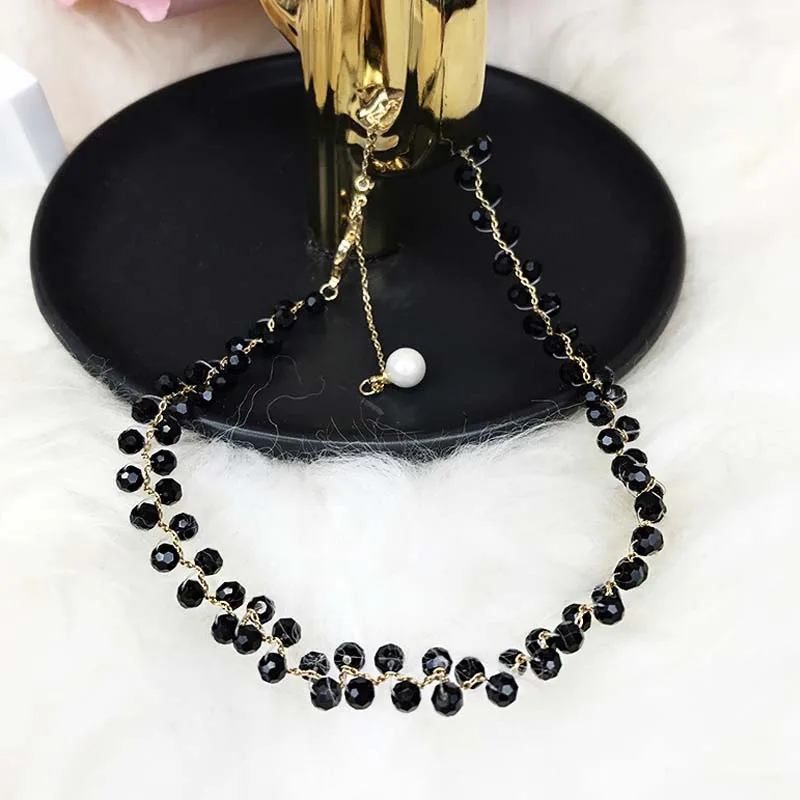 Ожерелье чокер женское с черным кристаллом и белым жемчугом Элегантная короткая