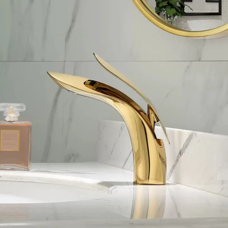 

Gold/White Basin Faucets Brass Waterfall Streamlined Design Bathroom Faucet Deck Mounted Cold Hot Water Sink Mixer Taps Torneira