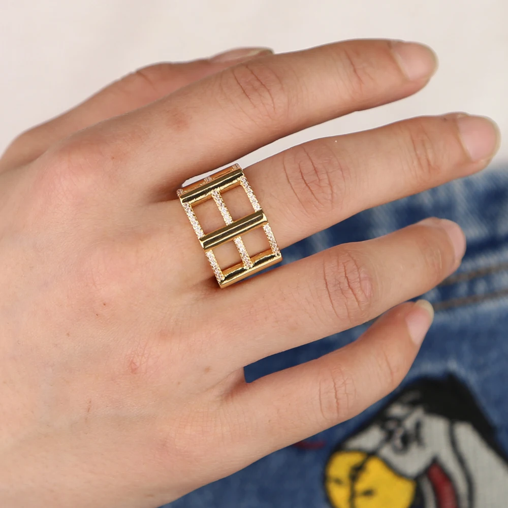 Женское Обручальное кольцо с трапециевидным камнем тонкое обручальное