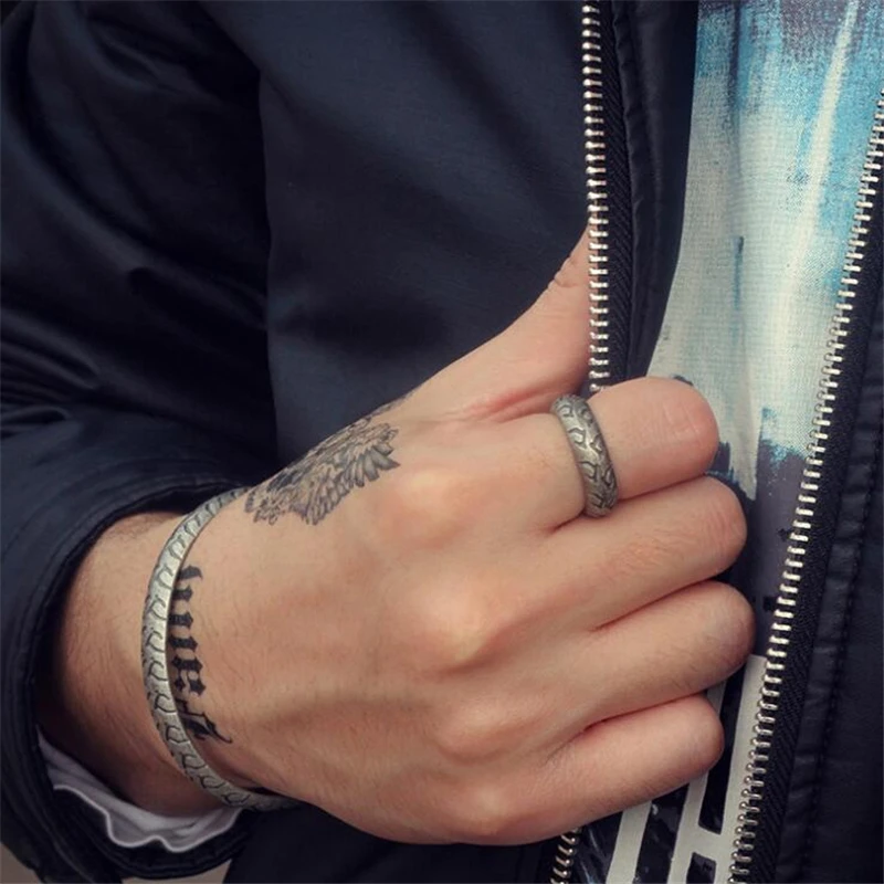 Кольцо в винтажном стиле Мужское ювелирное изделие форме протектора из