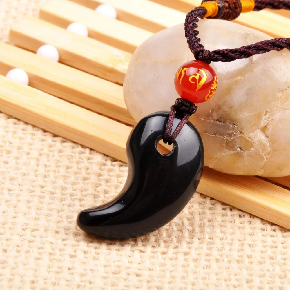 Магатама императора. Нефритовые украшения магатама. Магатама ясакани. Нефритовые магатама. Магатама из нефрита.