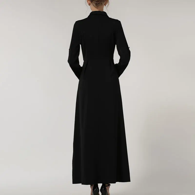 Женское платье макси на пуговицах облегающее в пол с длинным рукавом и поясом