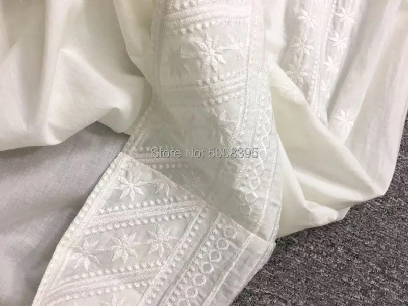 Женское Хлопковое платье белое длинное с вышивкой и рукавами три четверти